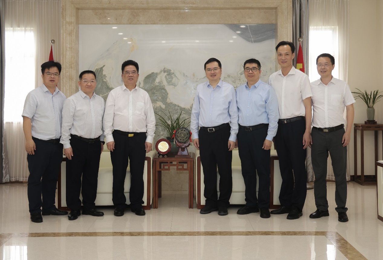 2.jpg 英国上市公司365