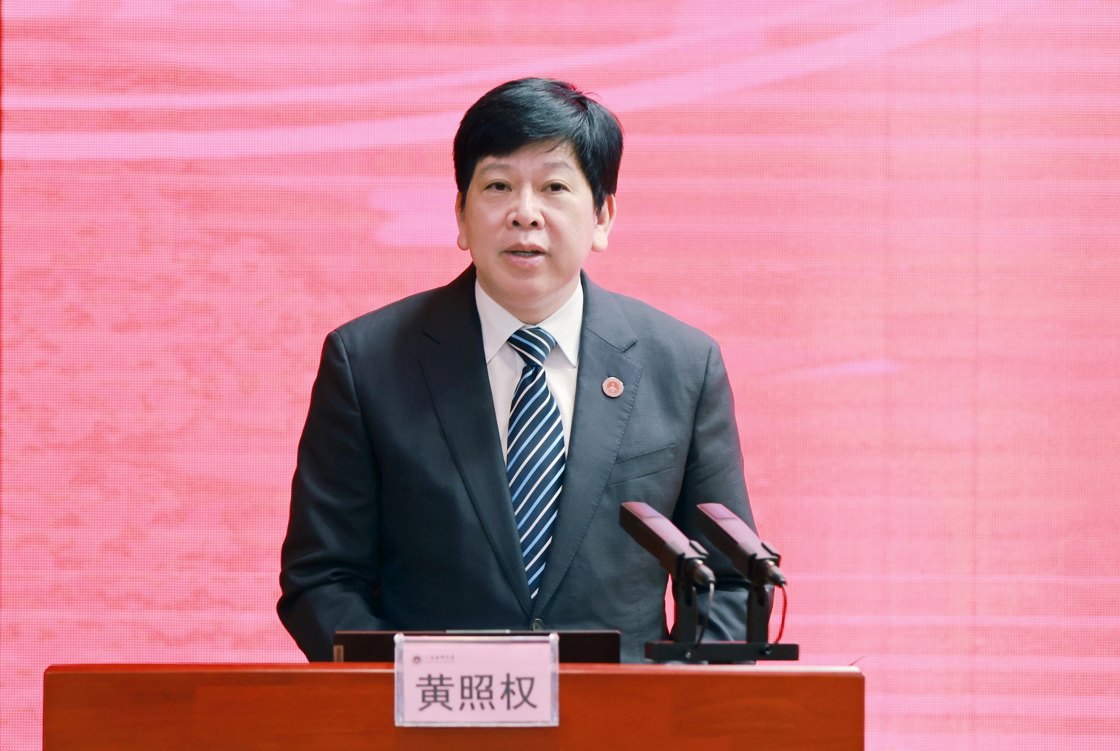 3.jpg 英国上市公司365