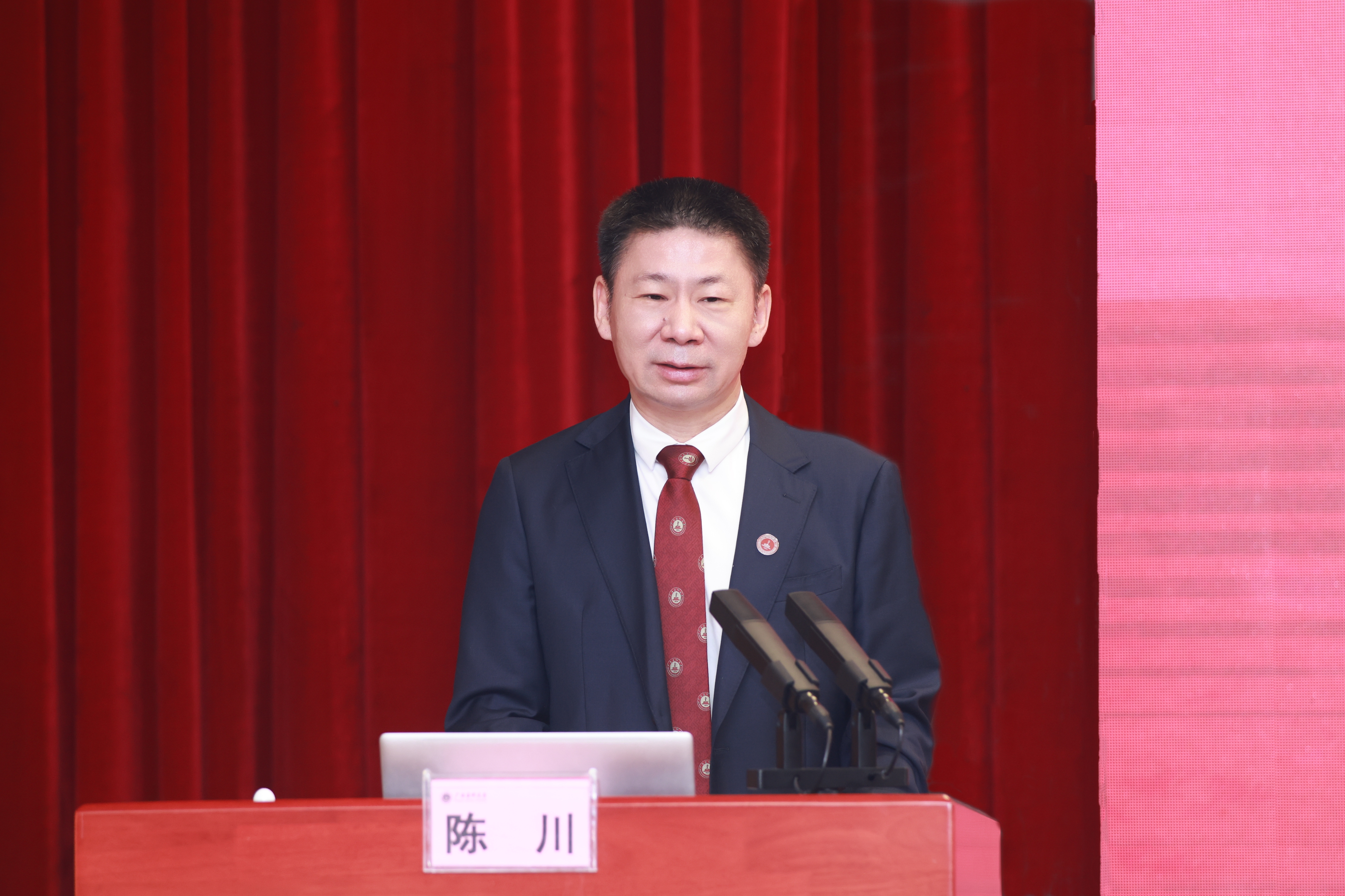 2.jpg 英国上市公司365